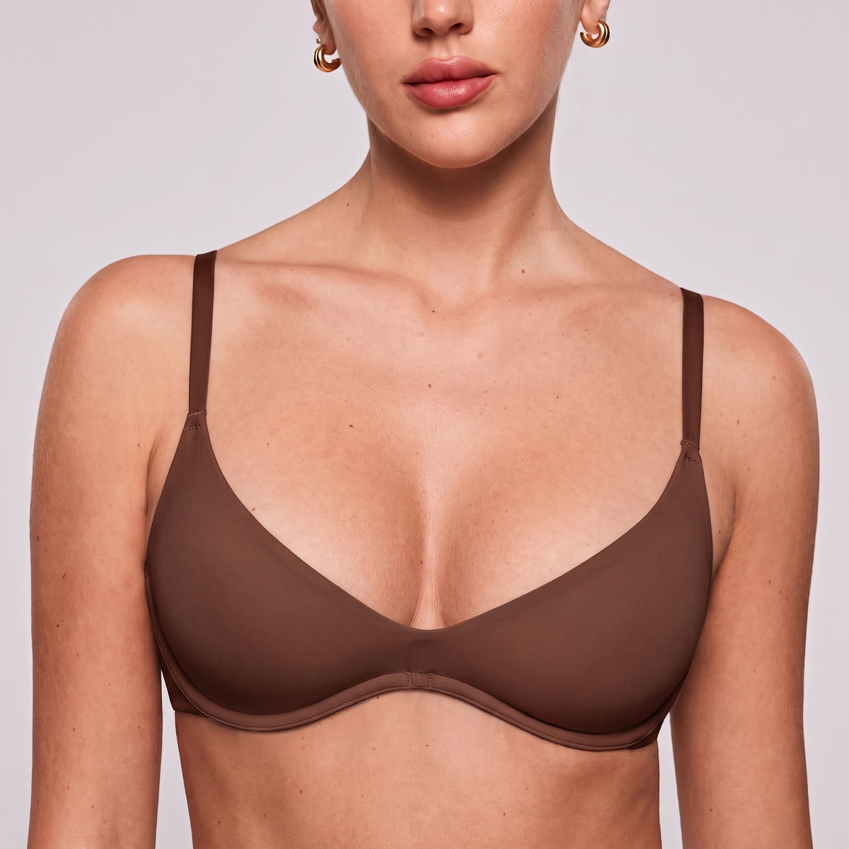 Soutien-gorge balconnet plongeant